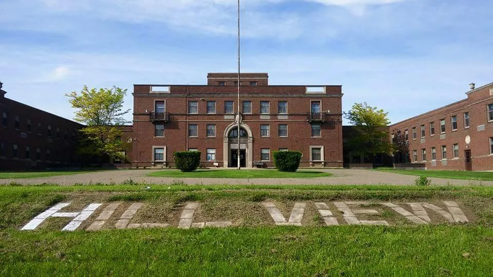 Hill View Manor